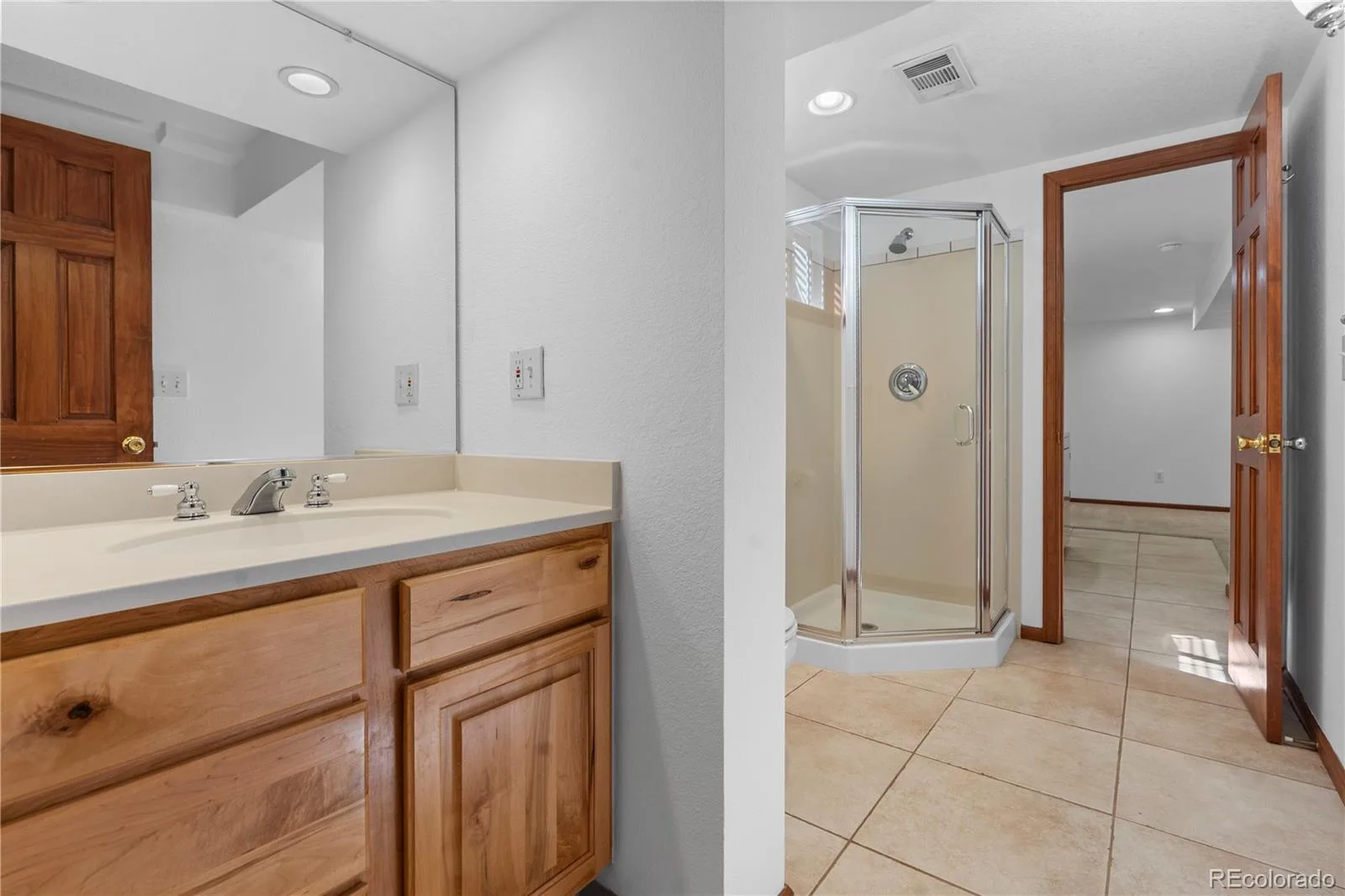 962 S Holly Street Denver CO 80246 | MLS #REC5303149 08052026192453 1600 15