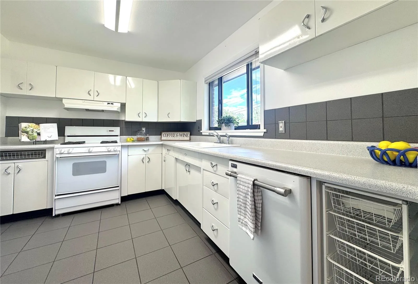 962 S Holly Street Denver CO 80246 | MLS #REC5303149 08052026192453 1600 4