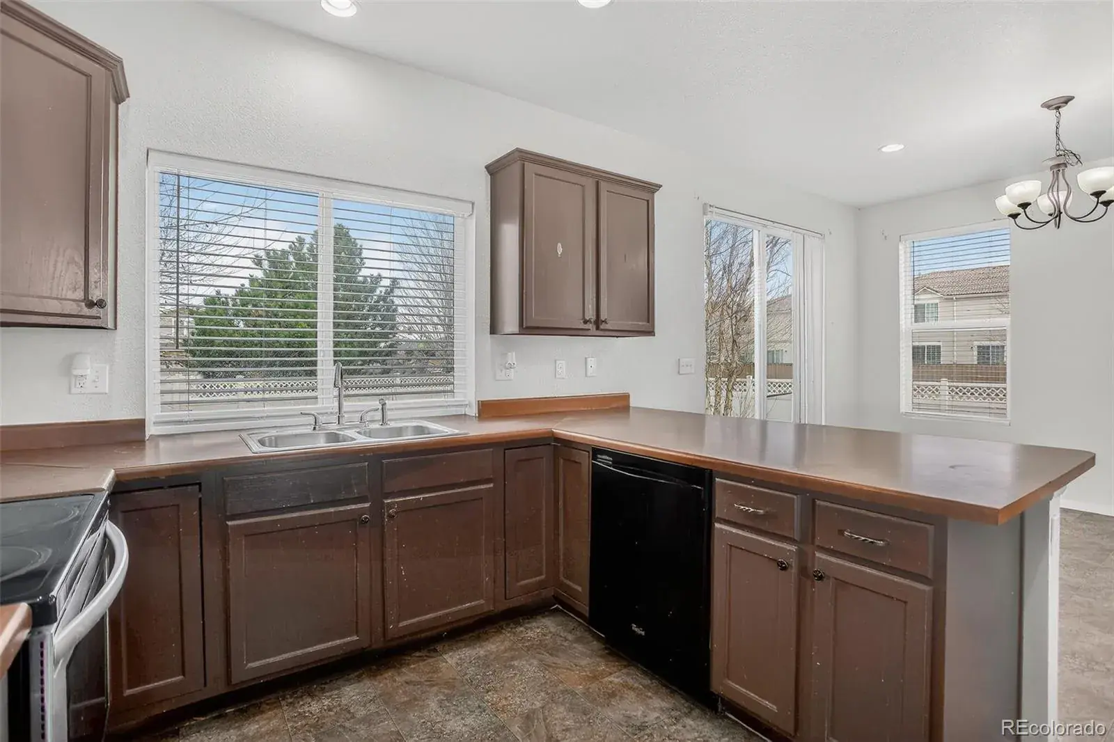 19609 E 47th Drive Denver CO 80249 MLS #REC5313082 01042026005510 1600 11