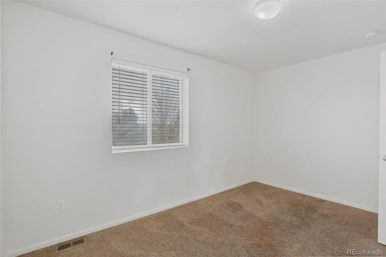 19609 E 47th Drive Denver CO 80249 MLS #REC5313082 01042026005510 1600 23