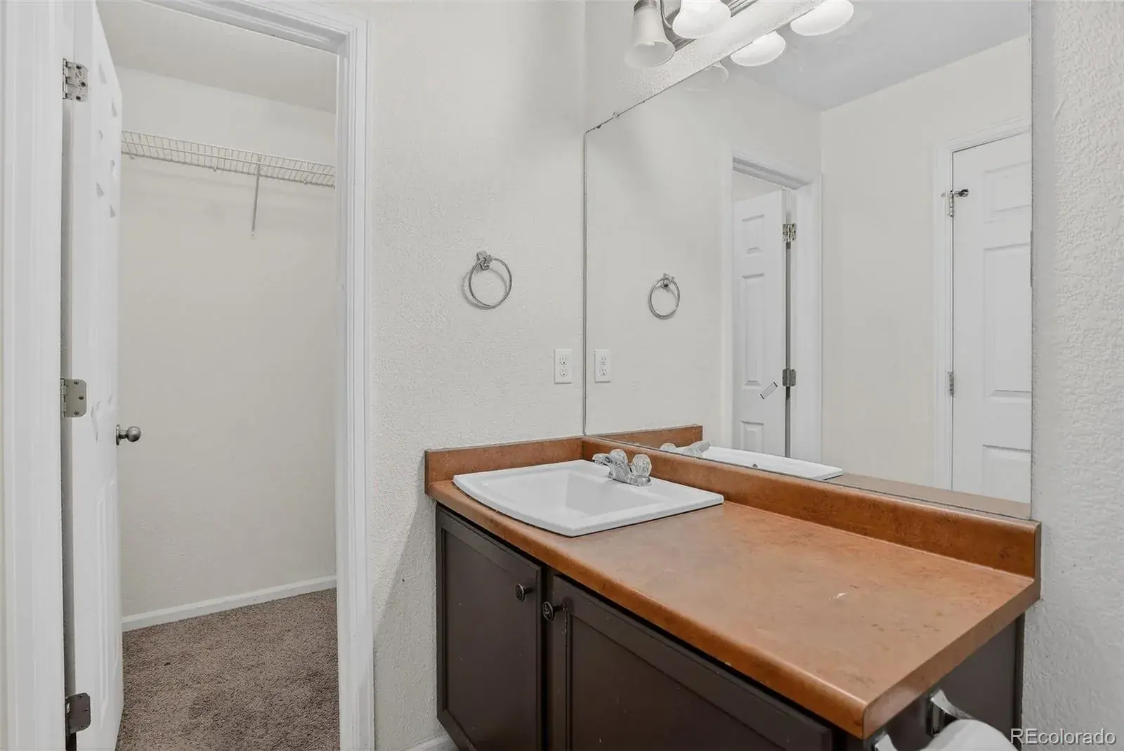 19609 E 47th Drive Denver CO 80249 MLS #REC5313082 01042026005510 1600 33