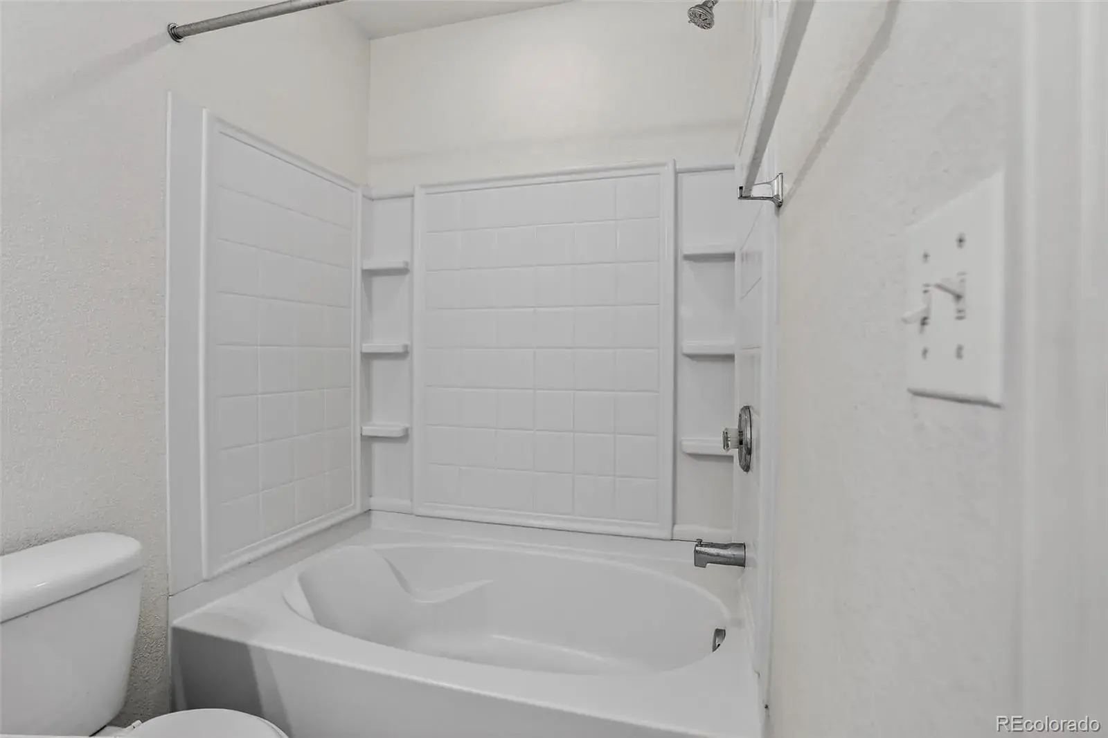 19609 E 47th Drive Denver CO 80249 MLS #REC5313082 01042026005510 1600 34