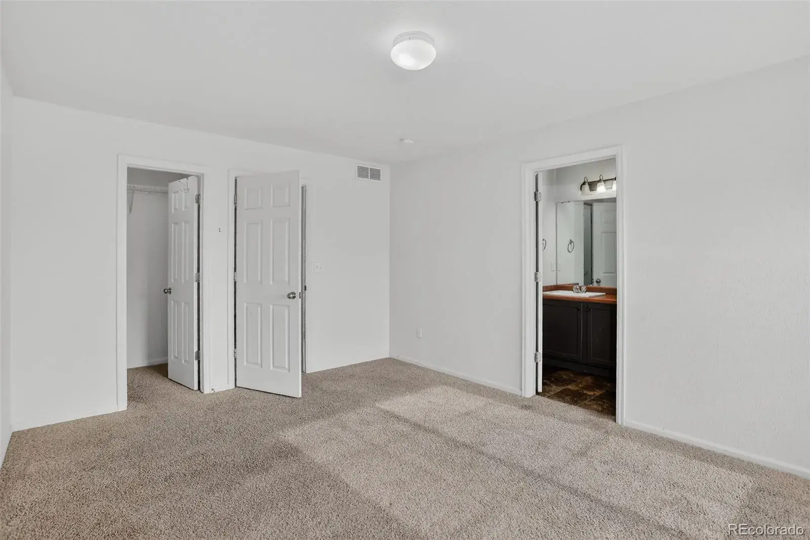19609 E 47th Drive Denver CO 80249 MLS #REC5313082 01042026005510 1600 37