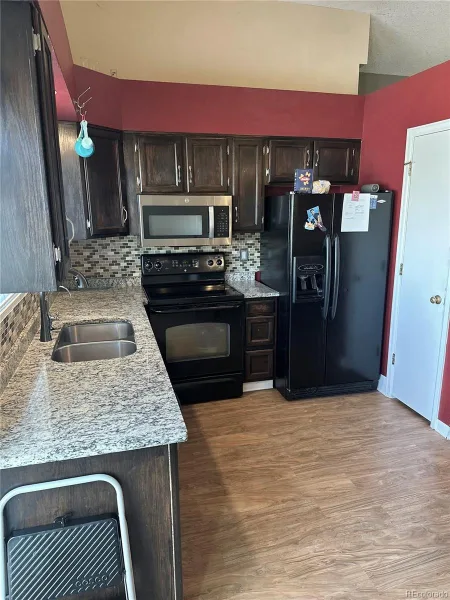 20927 Kelly Place Denver CO 80249 | MLS #REC5313463 06102026203640 800 2