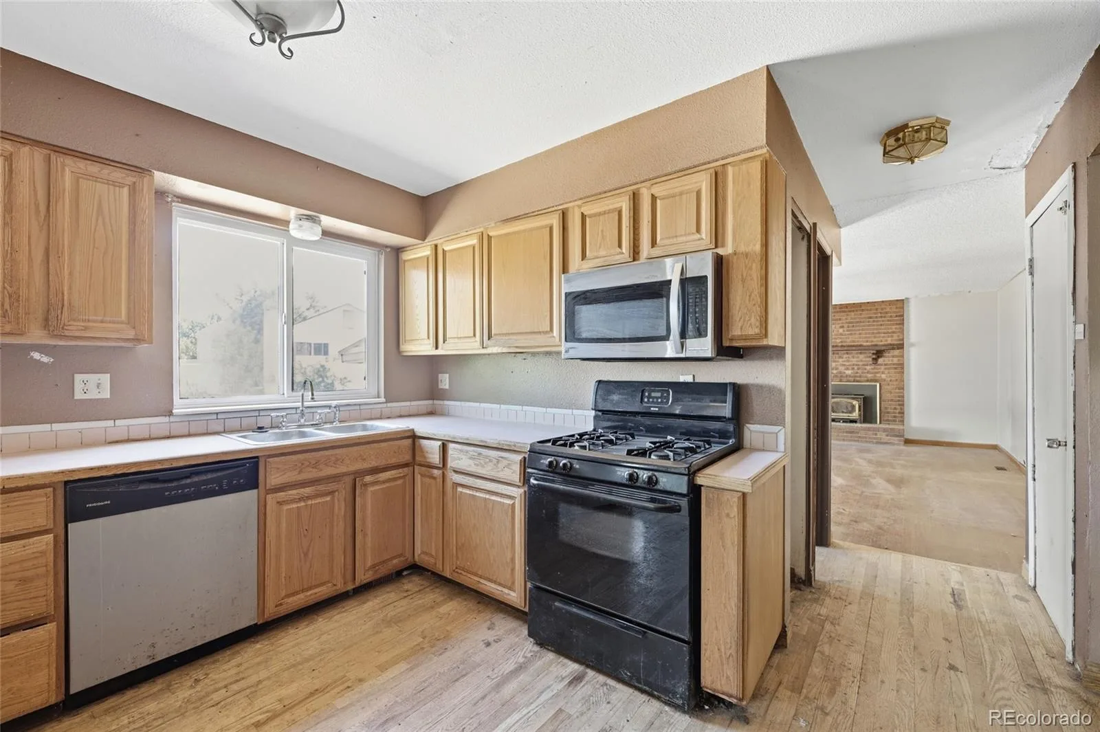 1404 S Vaughn Circle Aurora CO 80012 | MLS #REC5317699 07242026131037 1600 11