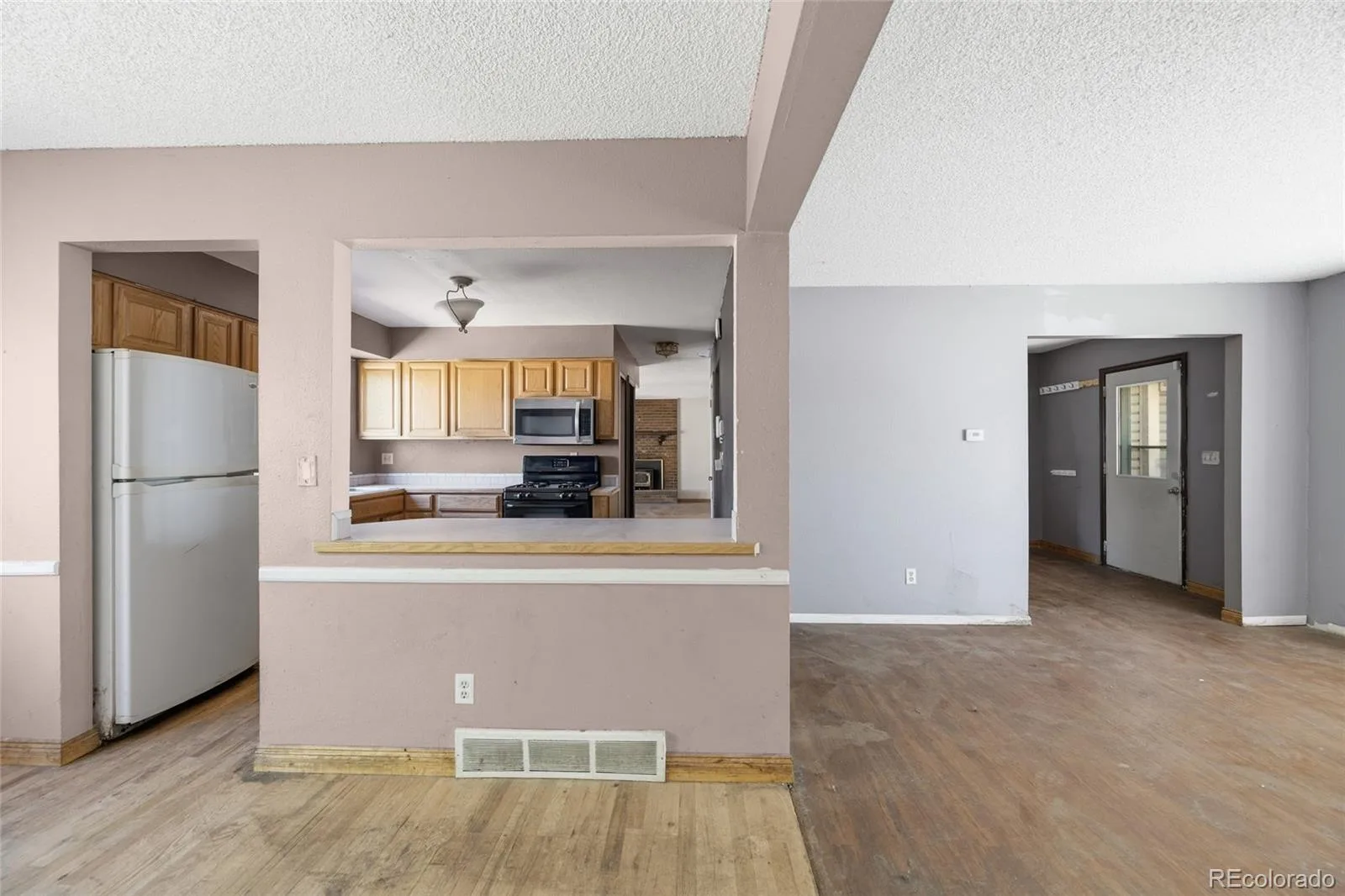 1404 S Vaughn Circle Aurora CO 80012 | MLS #REC5317699 07242026131037 1600 14
