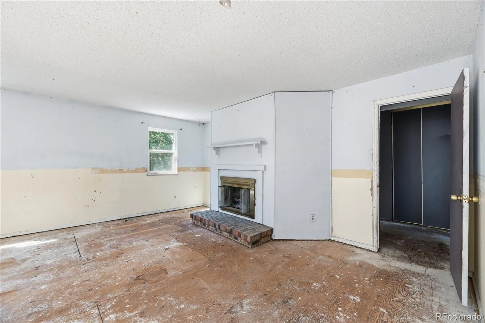 1404 S Vaughn Circle Aurora CO 80012 | MLS #REC5317699 07242026131037 1600 17