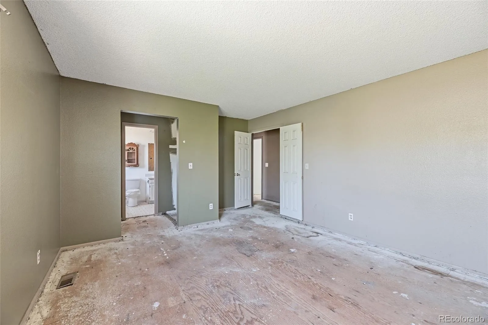 1404 S Vaughn Circle Aurora CO 80012 | MLS #REC5317699 07242026131037 1600 20