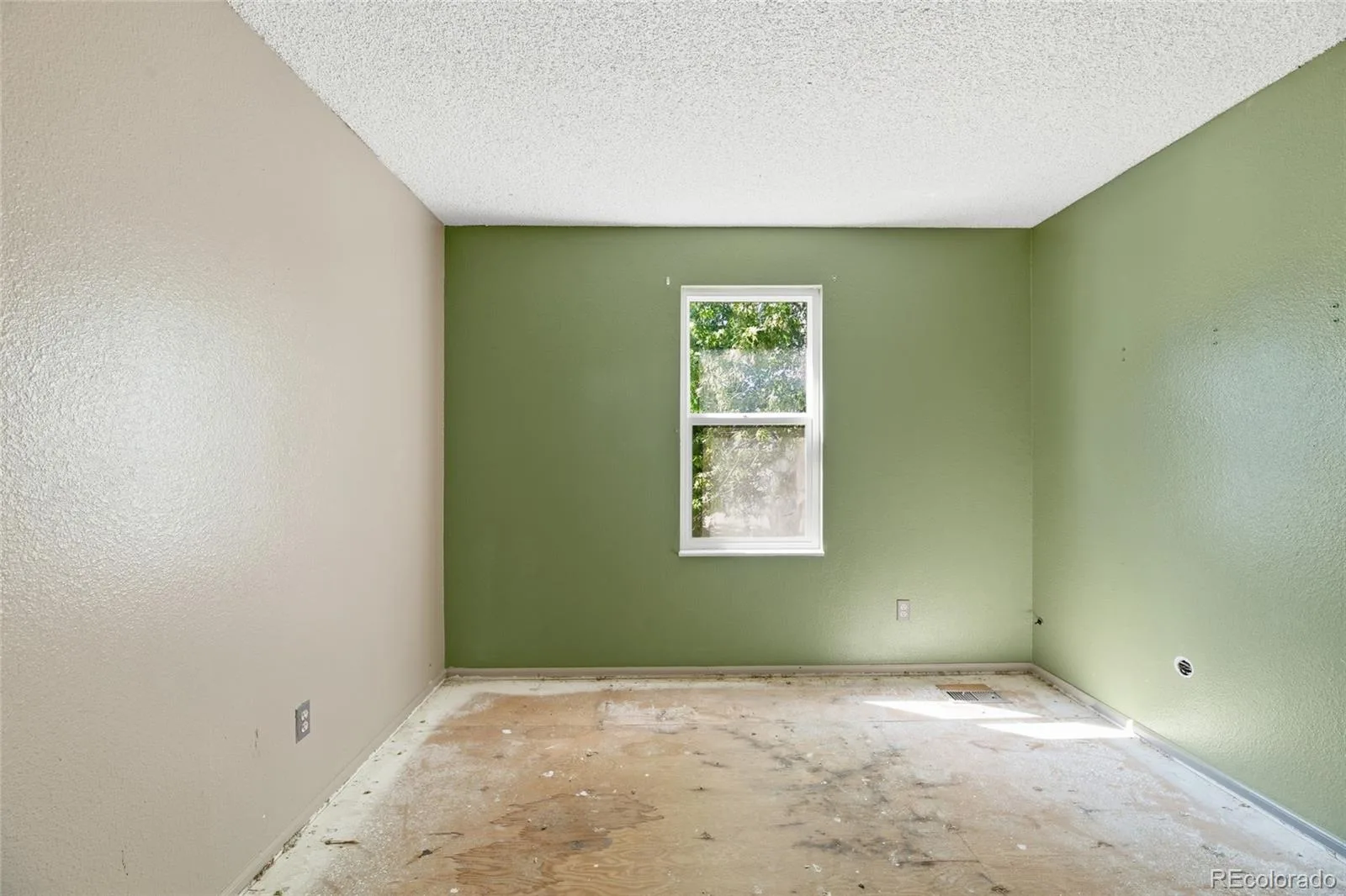 1404 S Vaughn Circle Aurora CO 80012 | MLS #REC5317699 07242026131037 1600 22