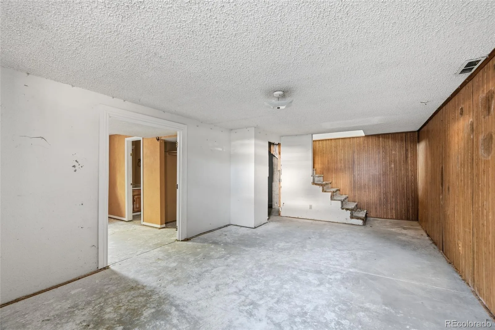 1404 S Vaughn Circle Aurora CO 80012 | MLS #REC5317699 07242026131037 1600 26