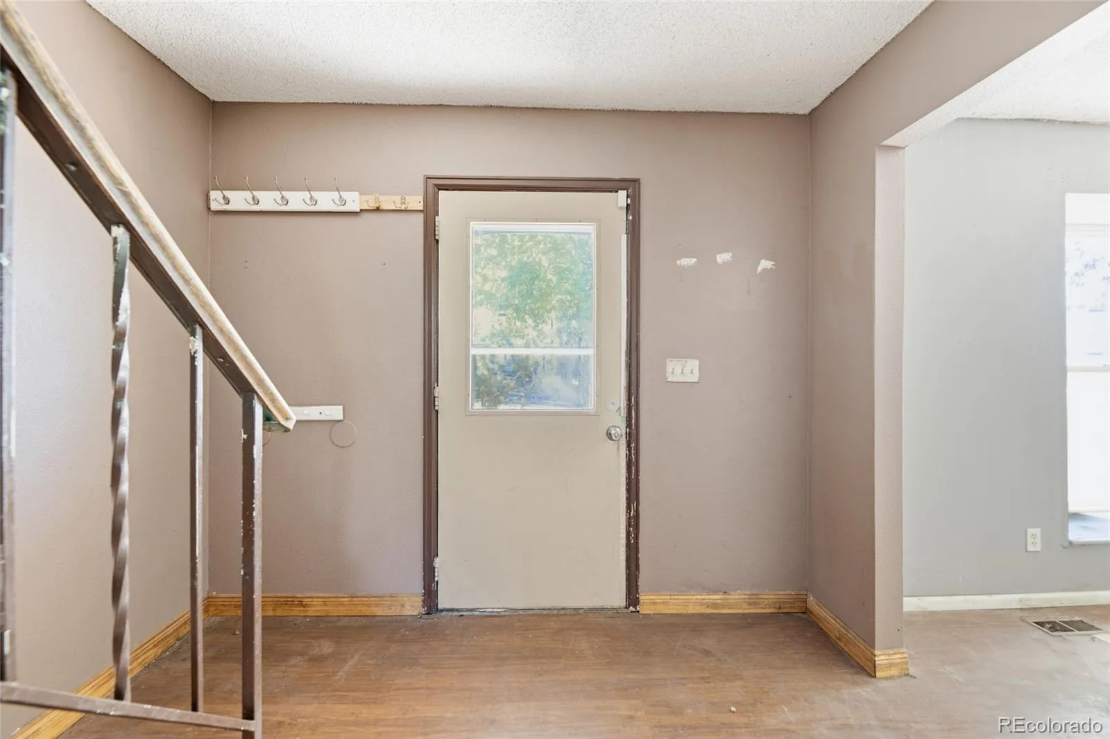 1404 S Vaughn Circle Aurora CO 80012 | MLS #REC5317699 07242026131037 1600 3