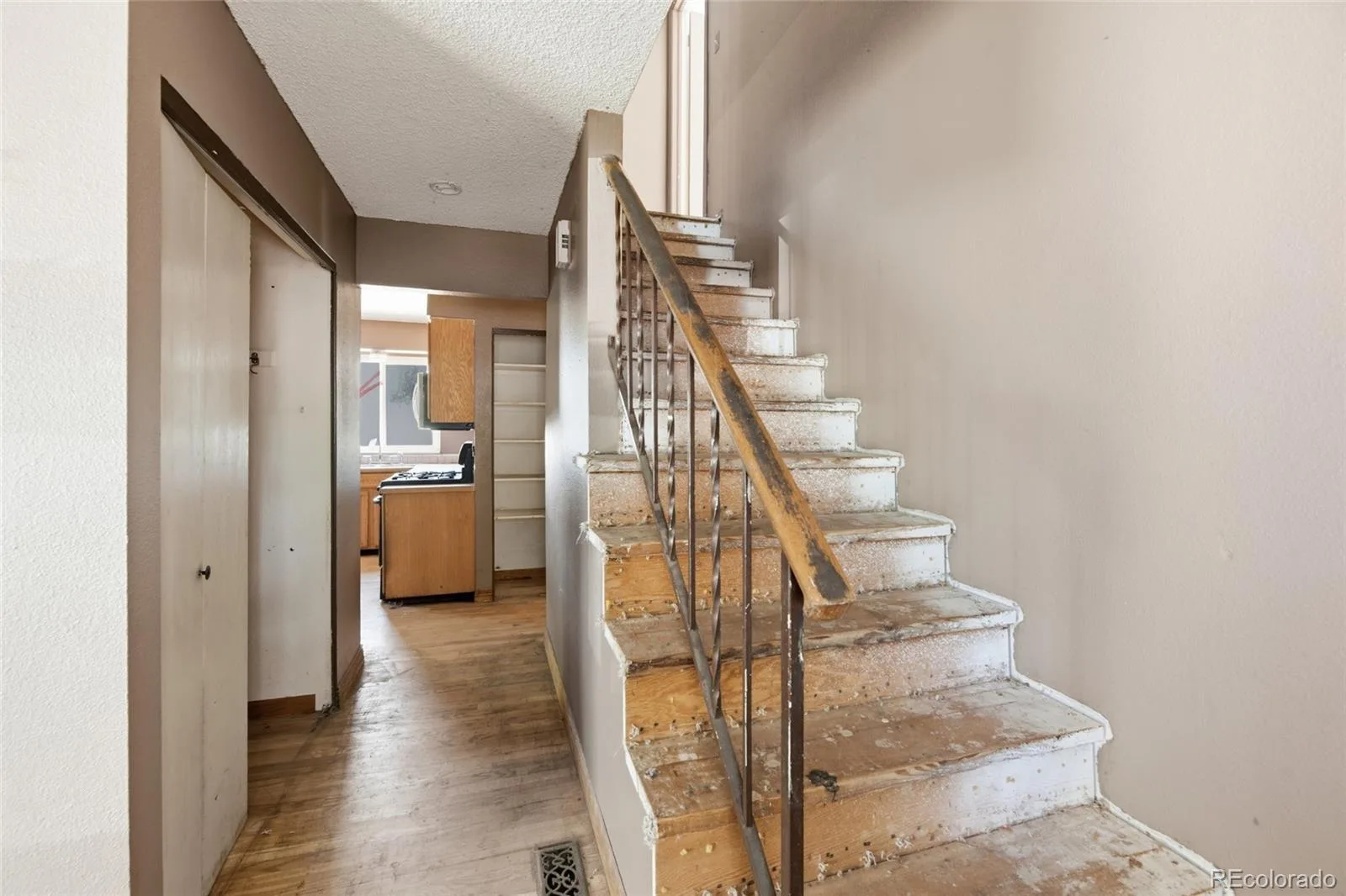 1404 S Vaughn Circle Aurora CO 80012 | MLS #REC5317699 07242026131037 1600 4