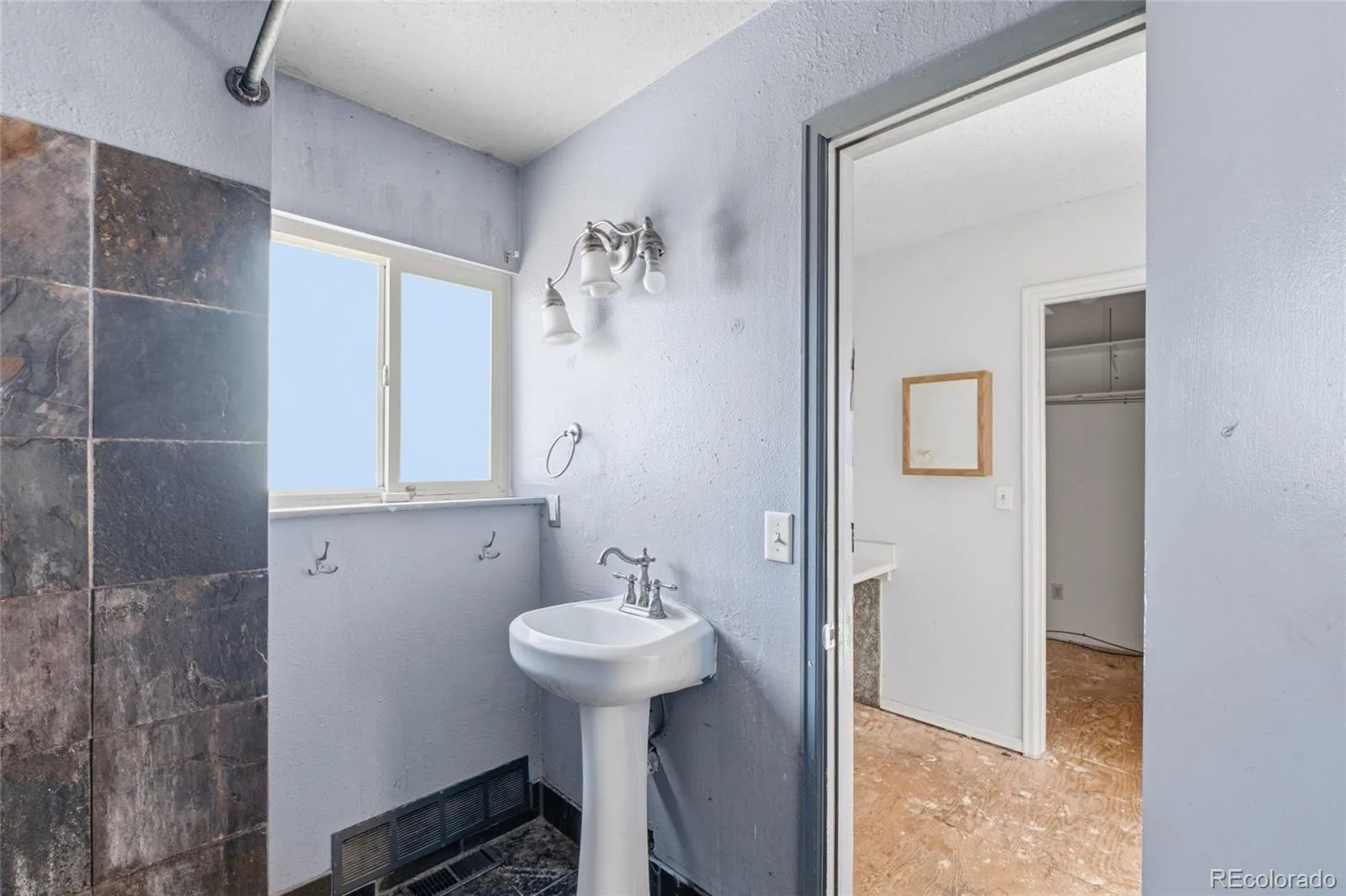 1404 S Vaughn Circle Aurora CO 80012 | MLS #REC5317699 07242026131037 1600 9