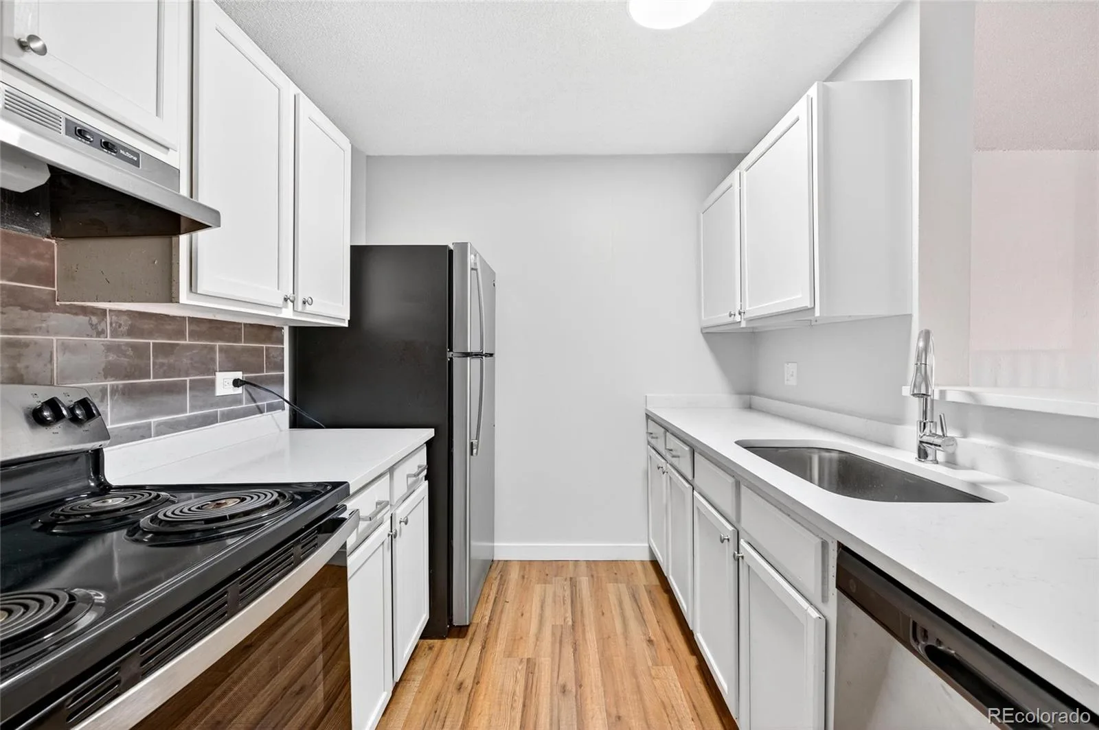 2281 S Vaughn Way Aurora CO 80014 | MLS #REC5326846 09242026224652 1600 11