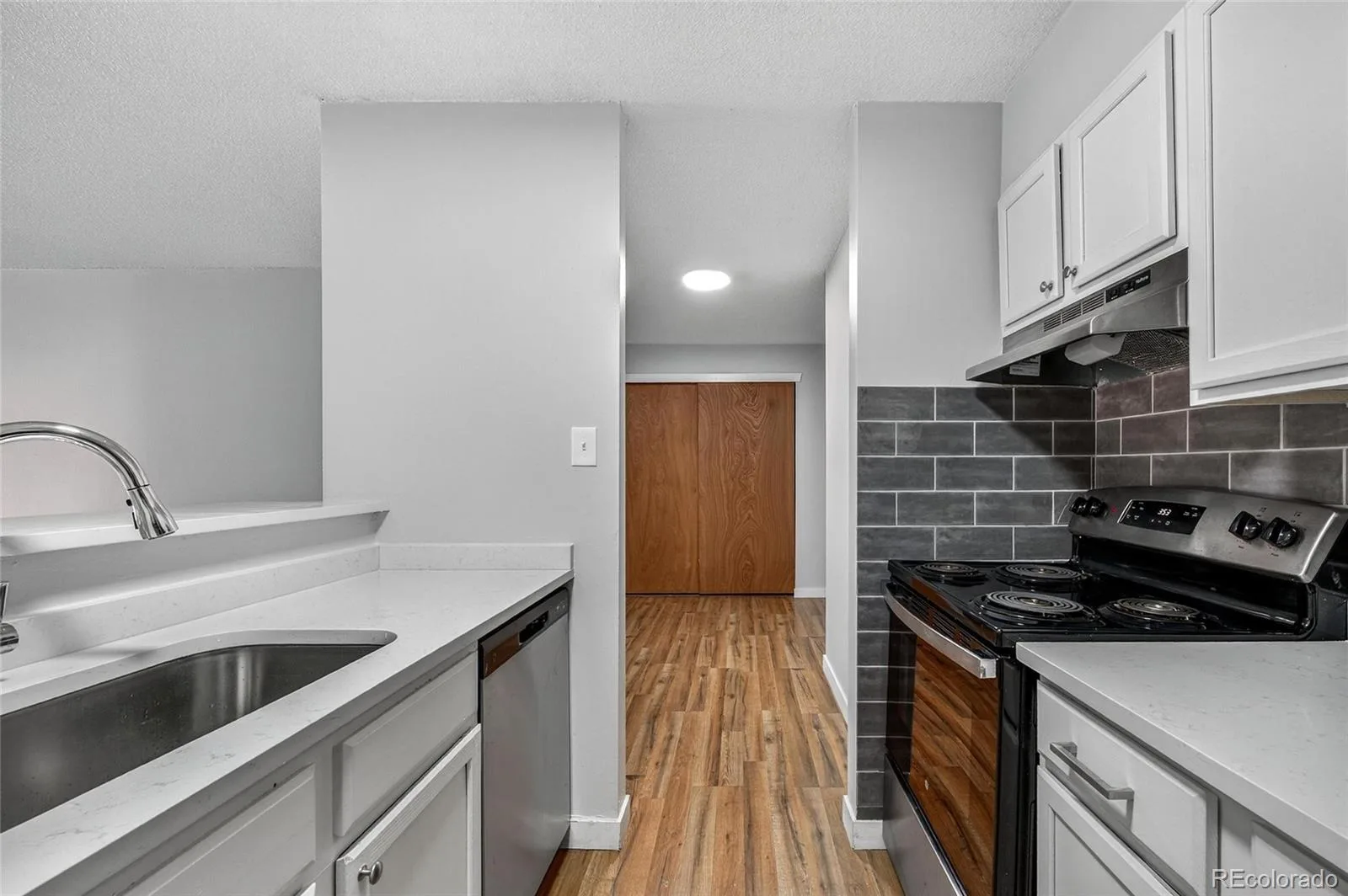 2281 S Vaughn Way Aurora CO 80014 | MLS #REC5326846 09242026224652 1600 9