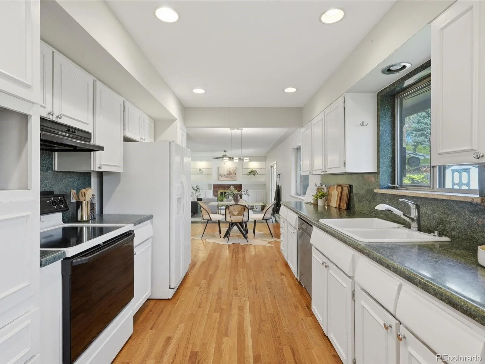7255 W 8th Avenue Lakewood CO 80214 | MLS #REC5327243 09232026030745 1600 13