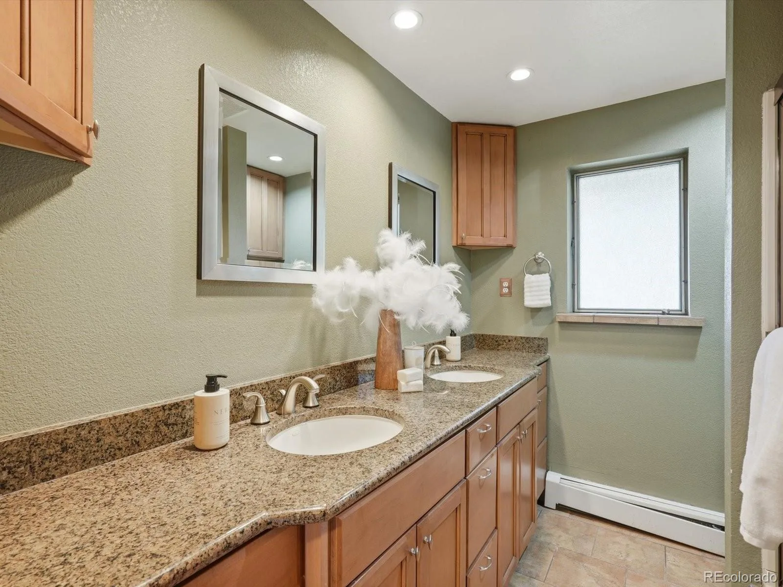 7255 W 8th Avenue Lakewood CO 80214 | MLS #REC5327243 09232026030745 1600 18