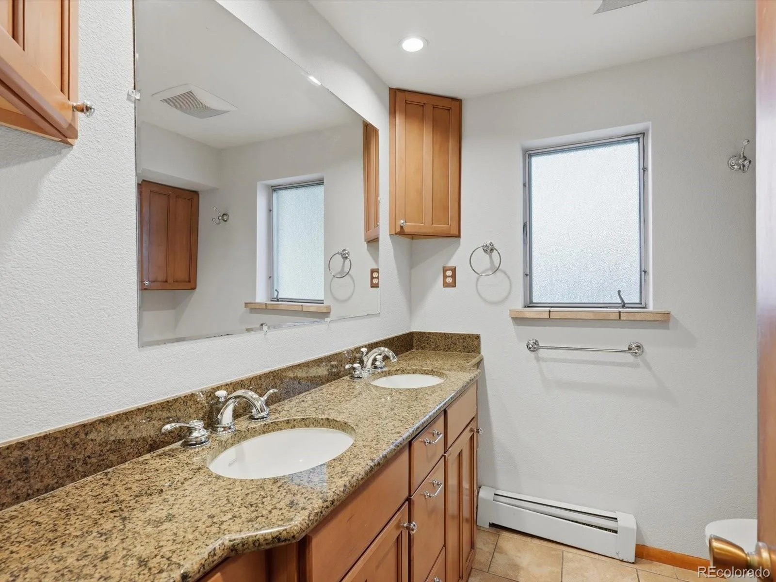 7255 W 8th Avenue Lakewood CO 80214 | MLS #REC5327243 09232026030745 1600 23