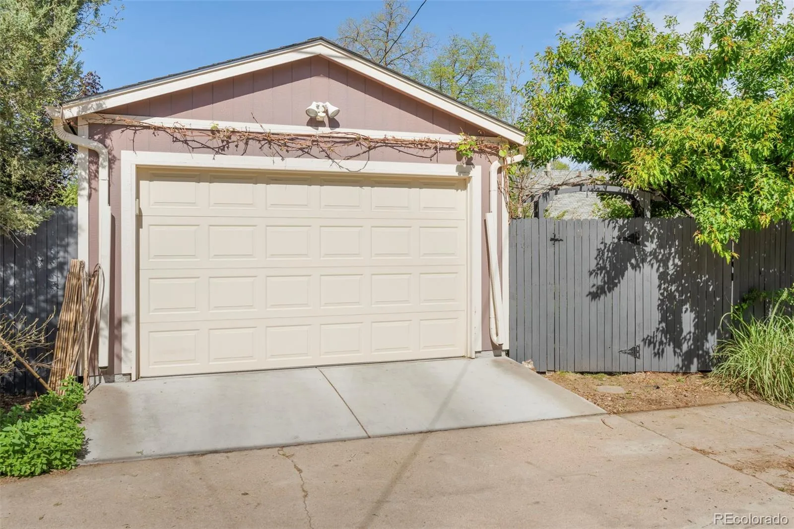 2670 Grape Street Denver CO 80207 MLS #REC5333440 05142026171421 1600 29