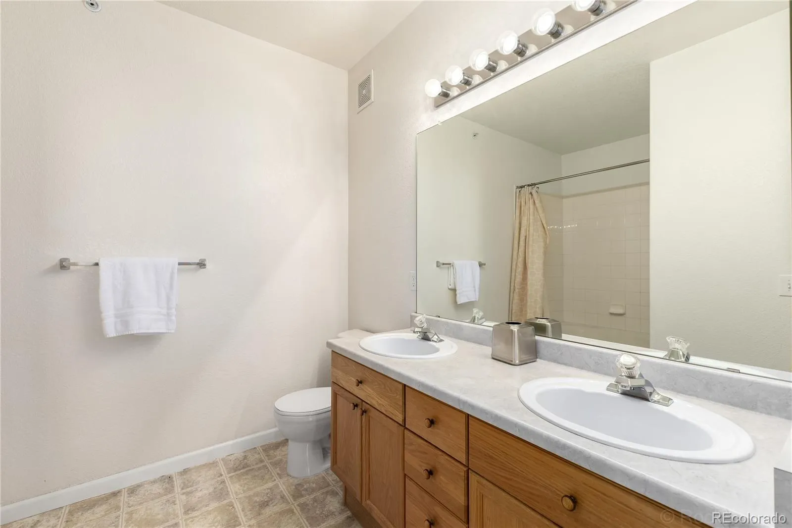 8497 S Hoyt Way #304 Littleton CO 80128 MLS #REC5336539 04072026191158 1600 15