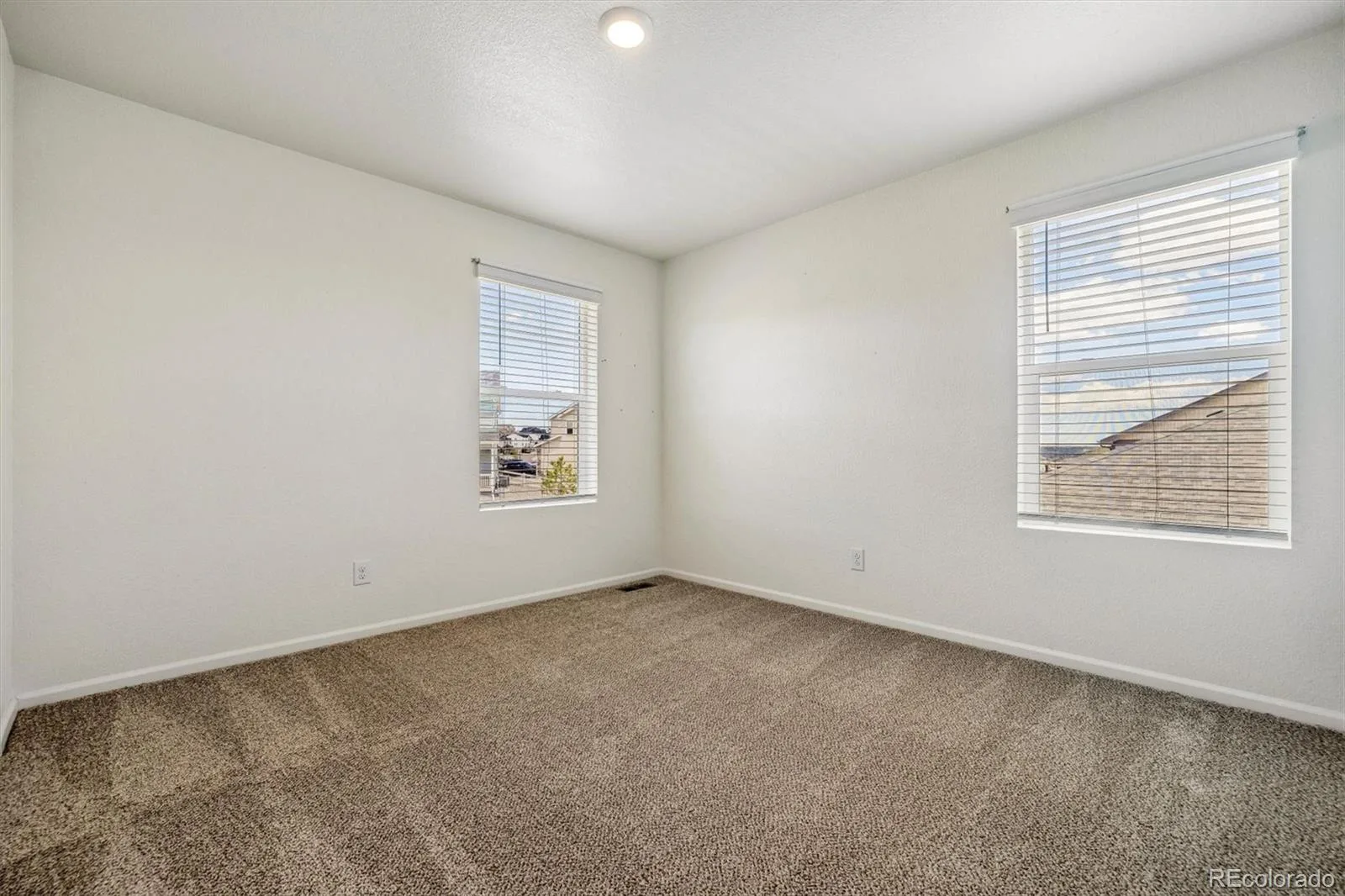 5823 Plains End Court Castle Rock CO 80104 | MLS #REC5338357 08112026231621 1600 22