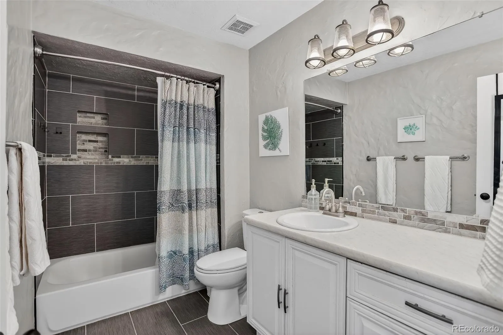 1830 Newland Court #202 Lakewood CO 80214 MLS #REC5341969 04042026005622 1600 12