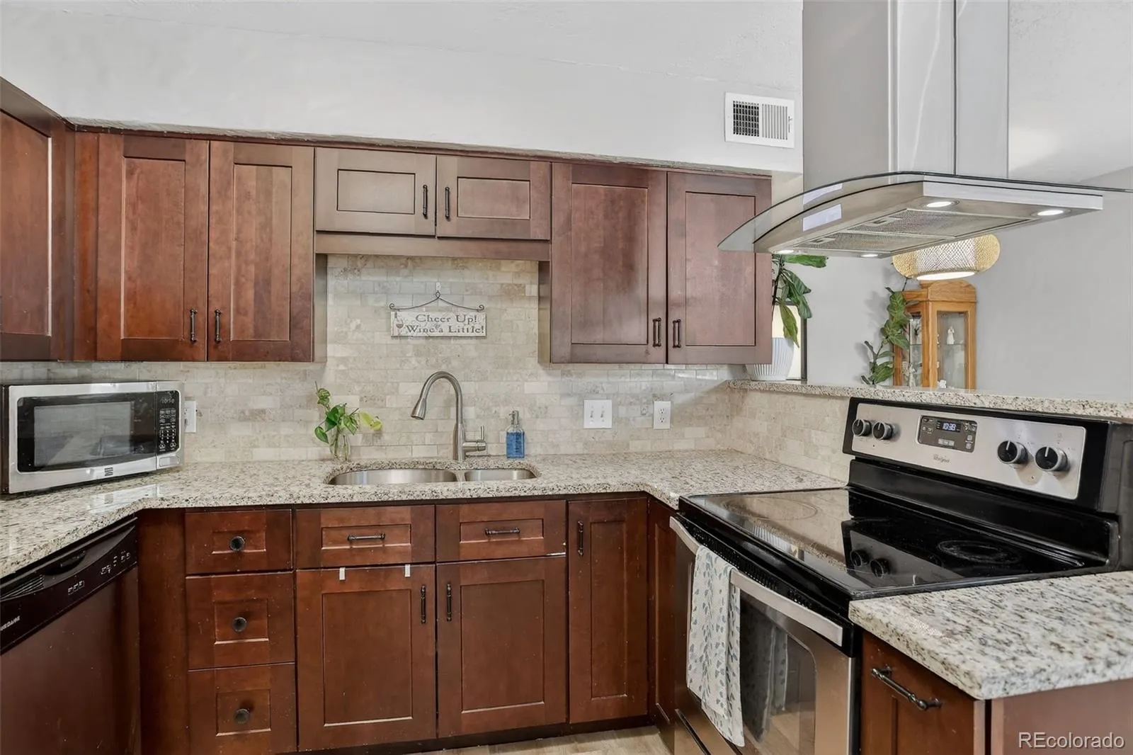 1830 Newland Court #202 Lakewood CO 80214 MLS #REC5341969 04042026005622 1600 4