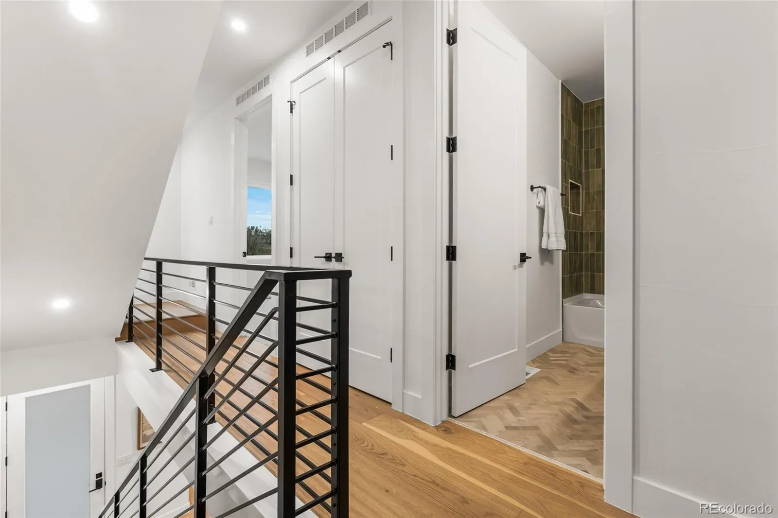 03272026032158 1600 22