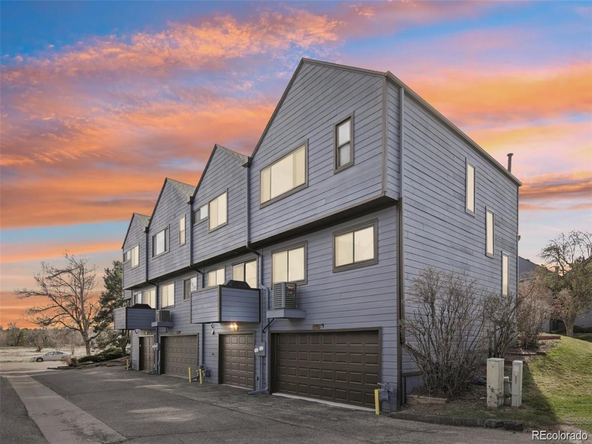 8921 W Yale Avenue Lakewood CO 80227 | MLS #REC5354202 MLS #REC5354202 image #0