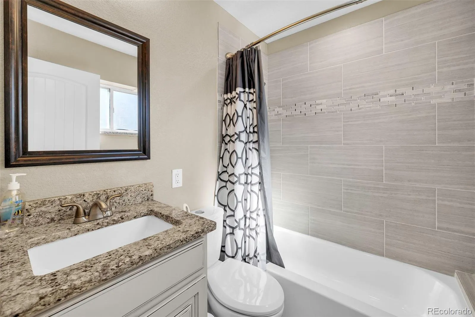 04162026193024 1600 19