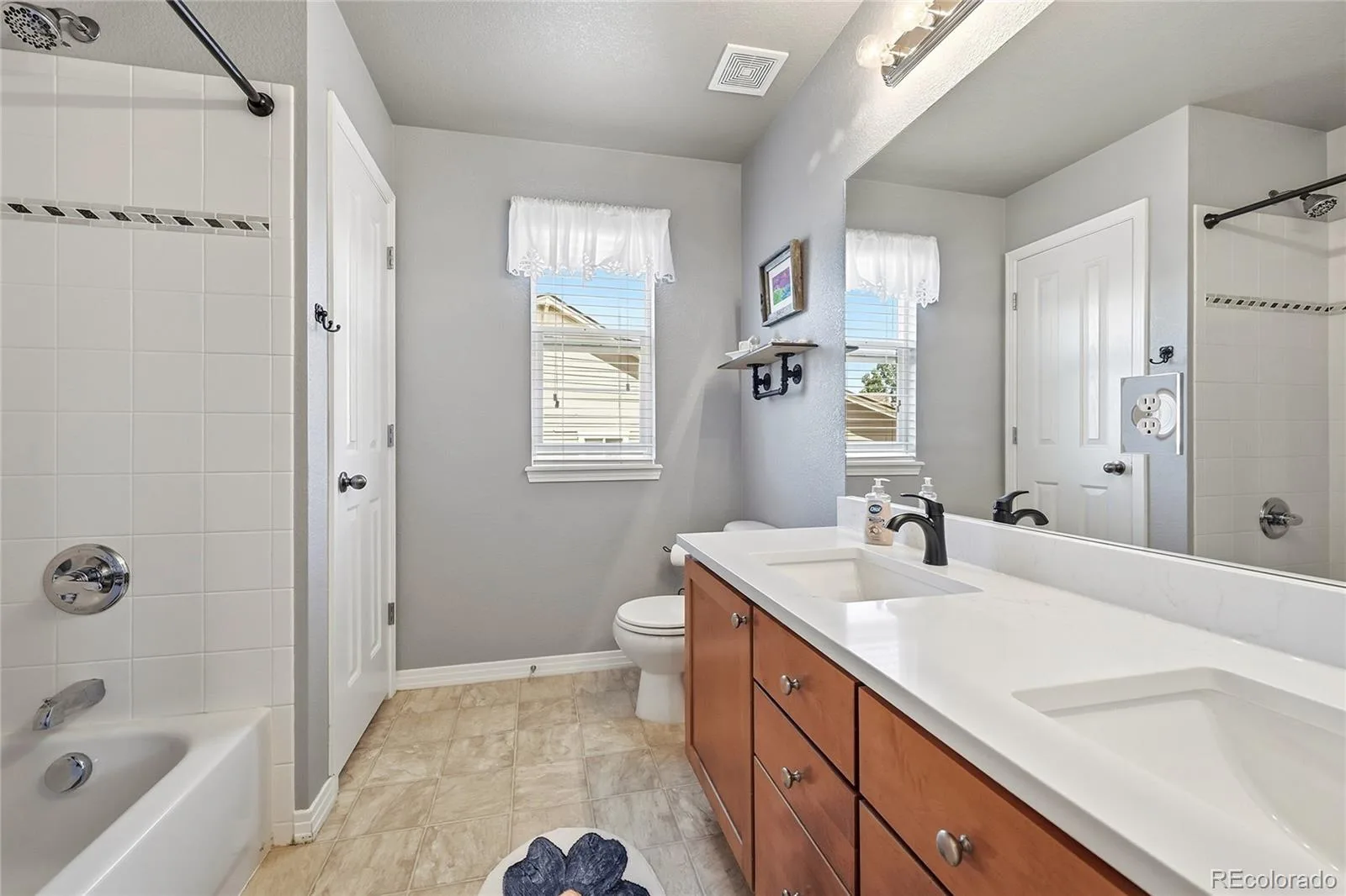3671 Sunridge Terrace Drive Castle Rock CO 80109 | MLS #REC5359894 08312026183846 1600 26