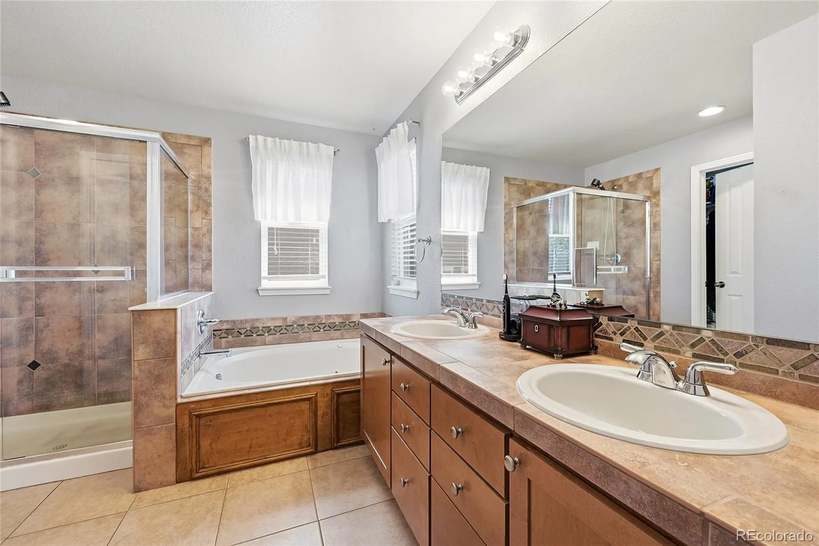 3671 Sunridge Terrace Drive Castle Rock CO 80109 | MLS #REC5359894 08312026183846 1600 36