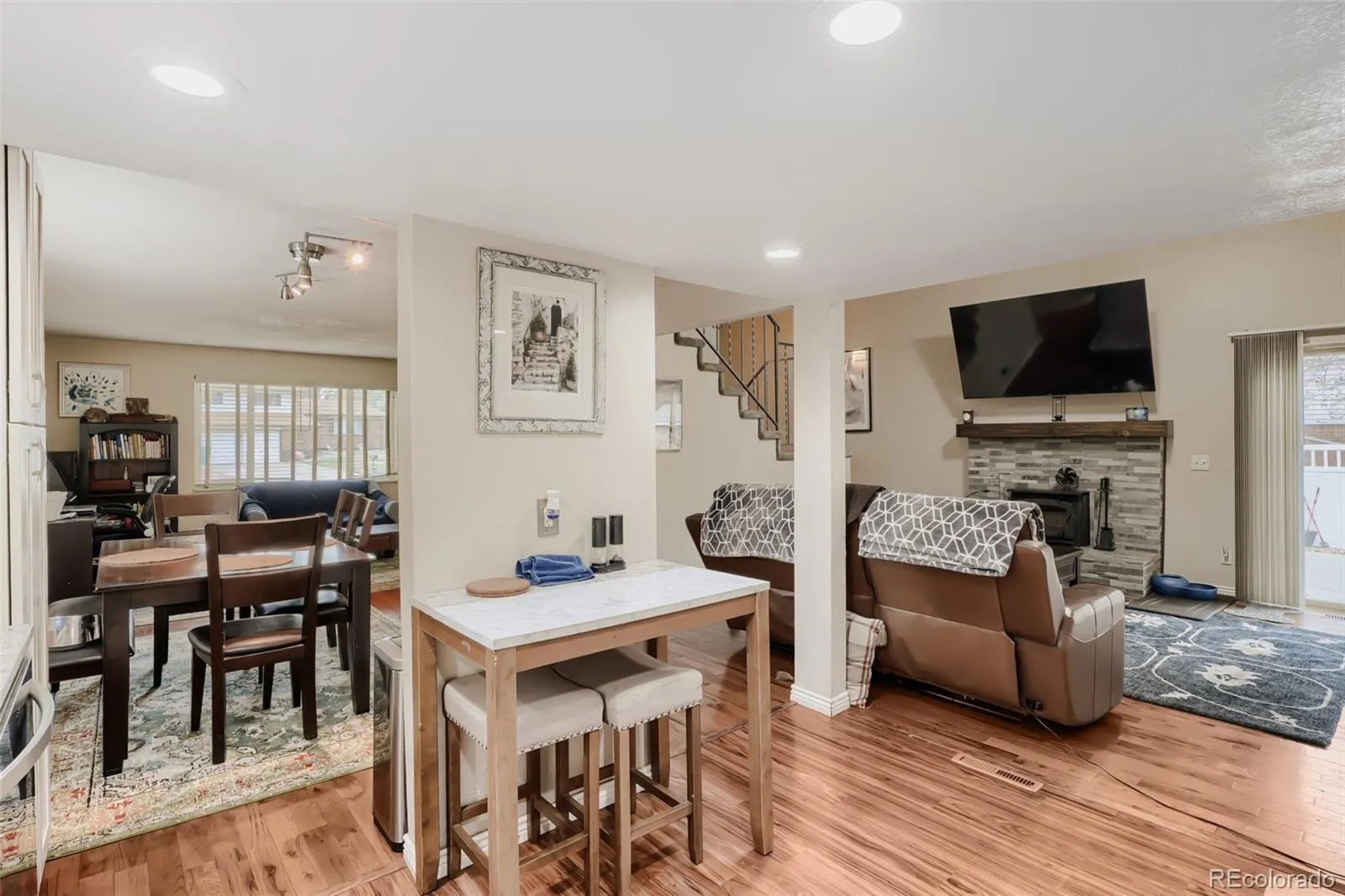 8901 W Radcliffe Place Littleton CO 80123 MLS #REC5363930 04292026182627 1600 4