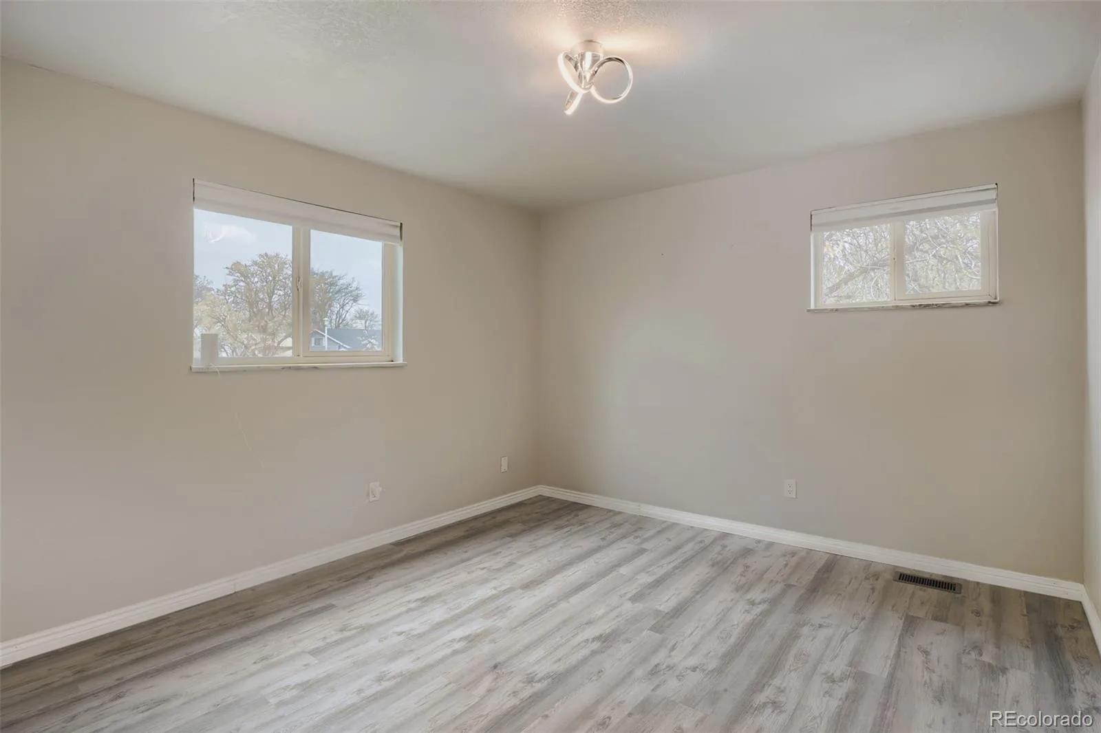 8901 W Radcliffe Place Littleton CO 80123 | MLS #REC5363930 08282026151530 1600 18