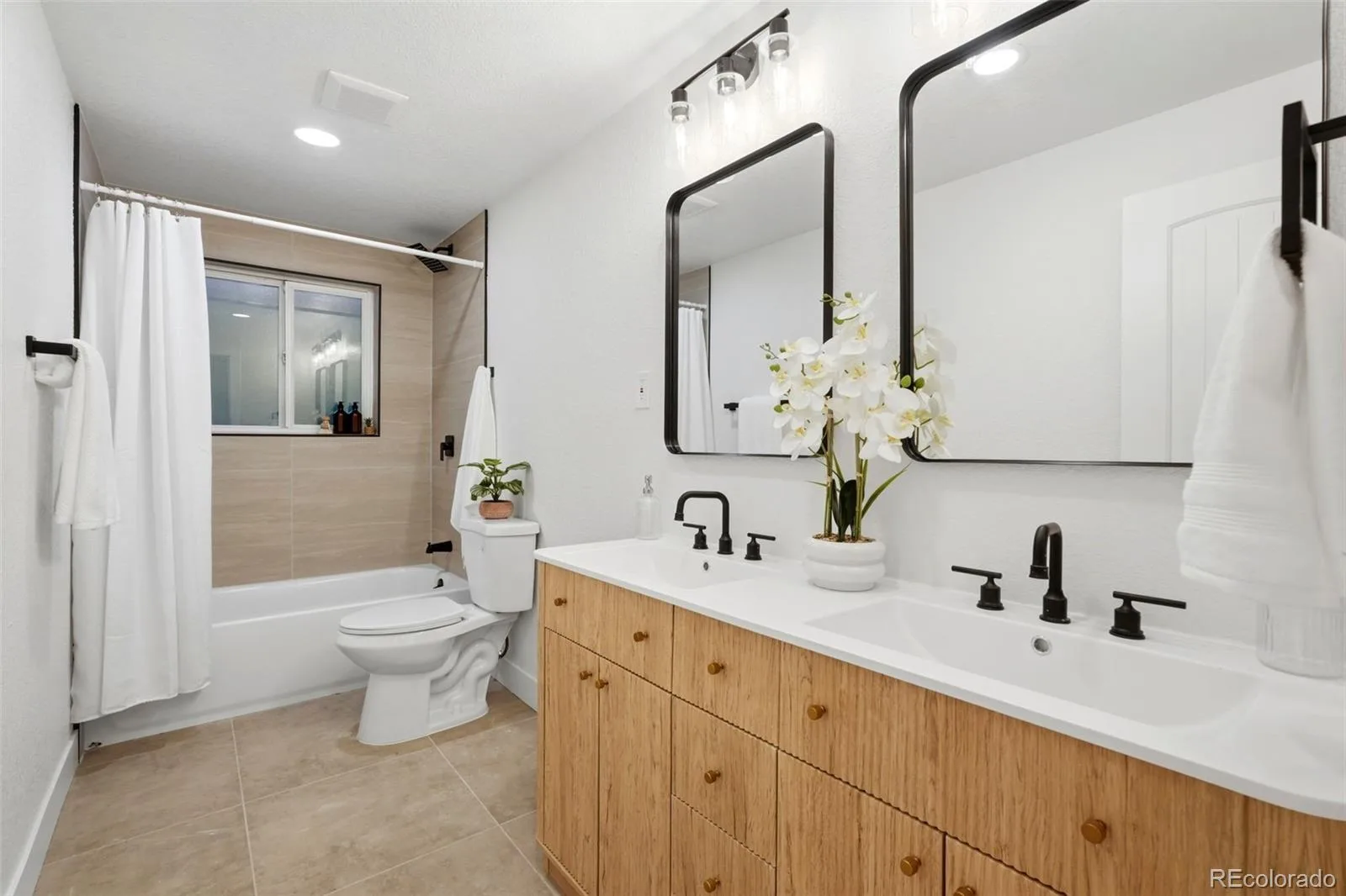 13482 W Ohio Drive Lakewood CO 80228 | MLS #REC5371295 10142026183646 1600 23
