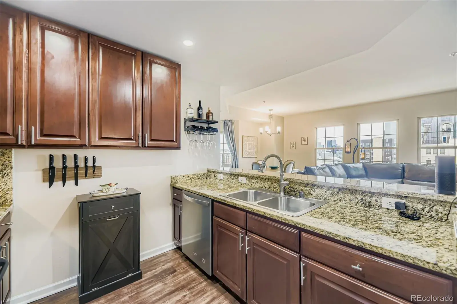 10102025183004 1600 10