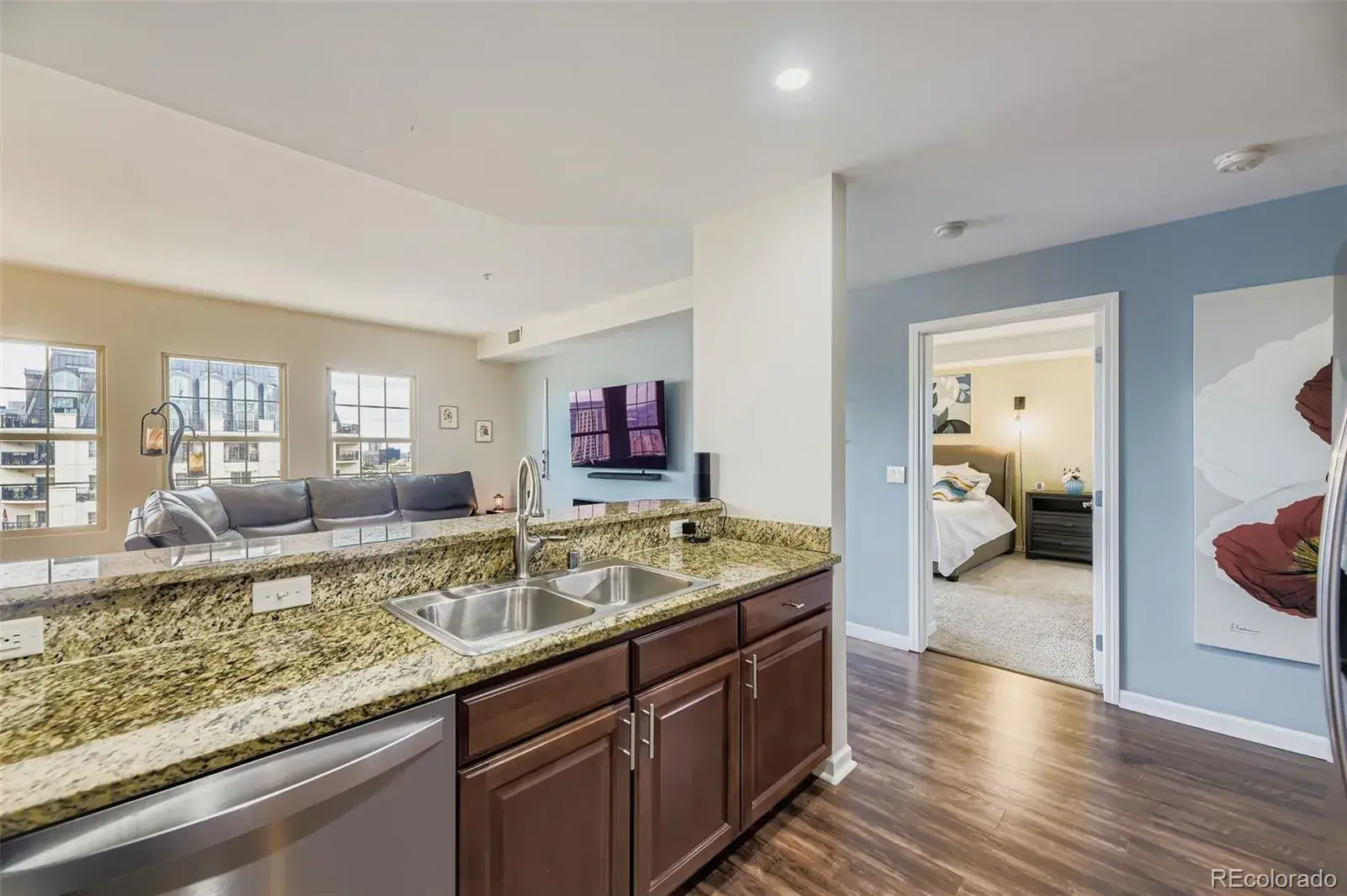 10102025183004 1600 12