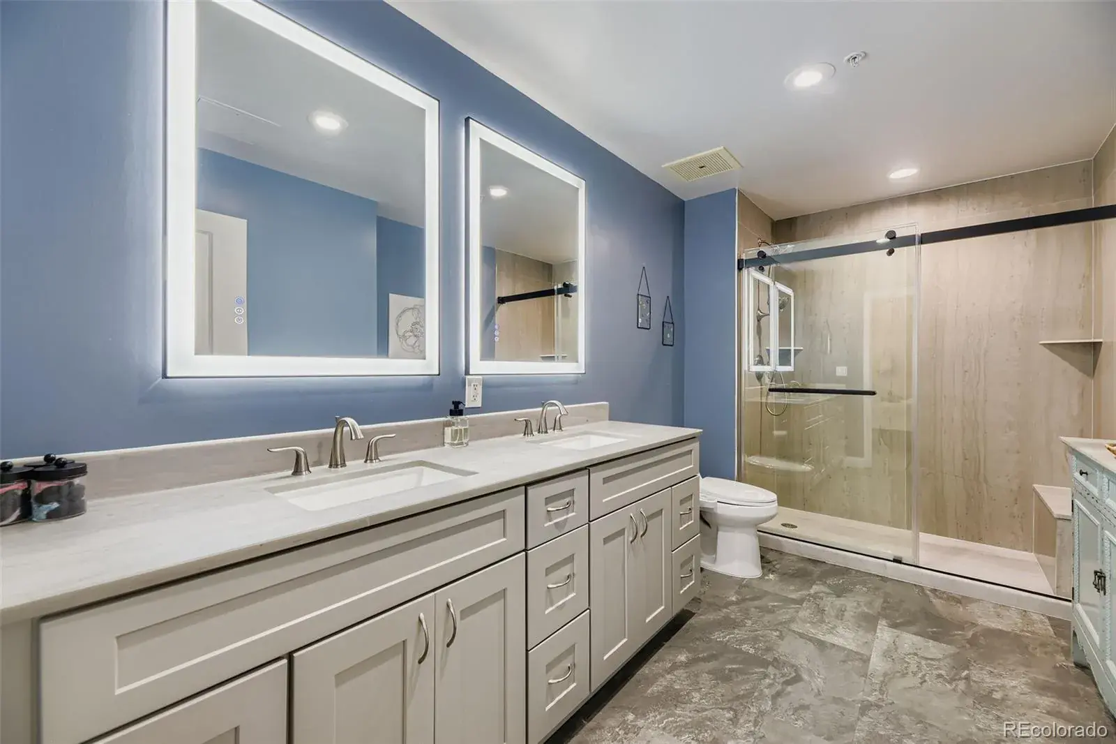 10102025183004 1600 16