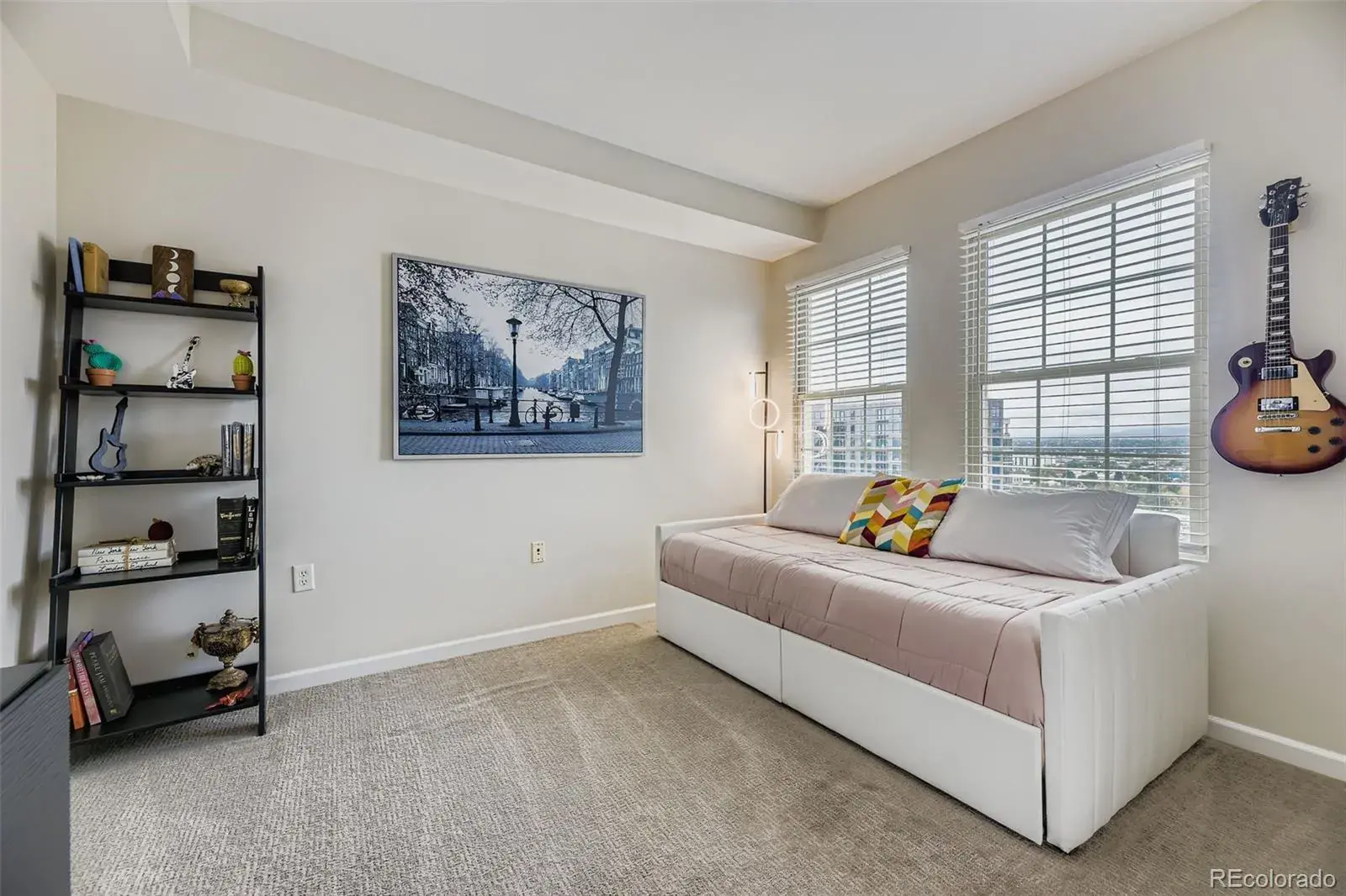 10102025183004 1600 21