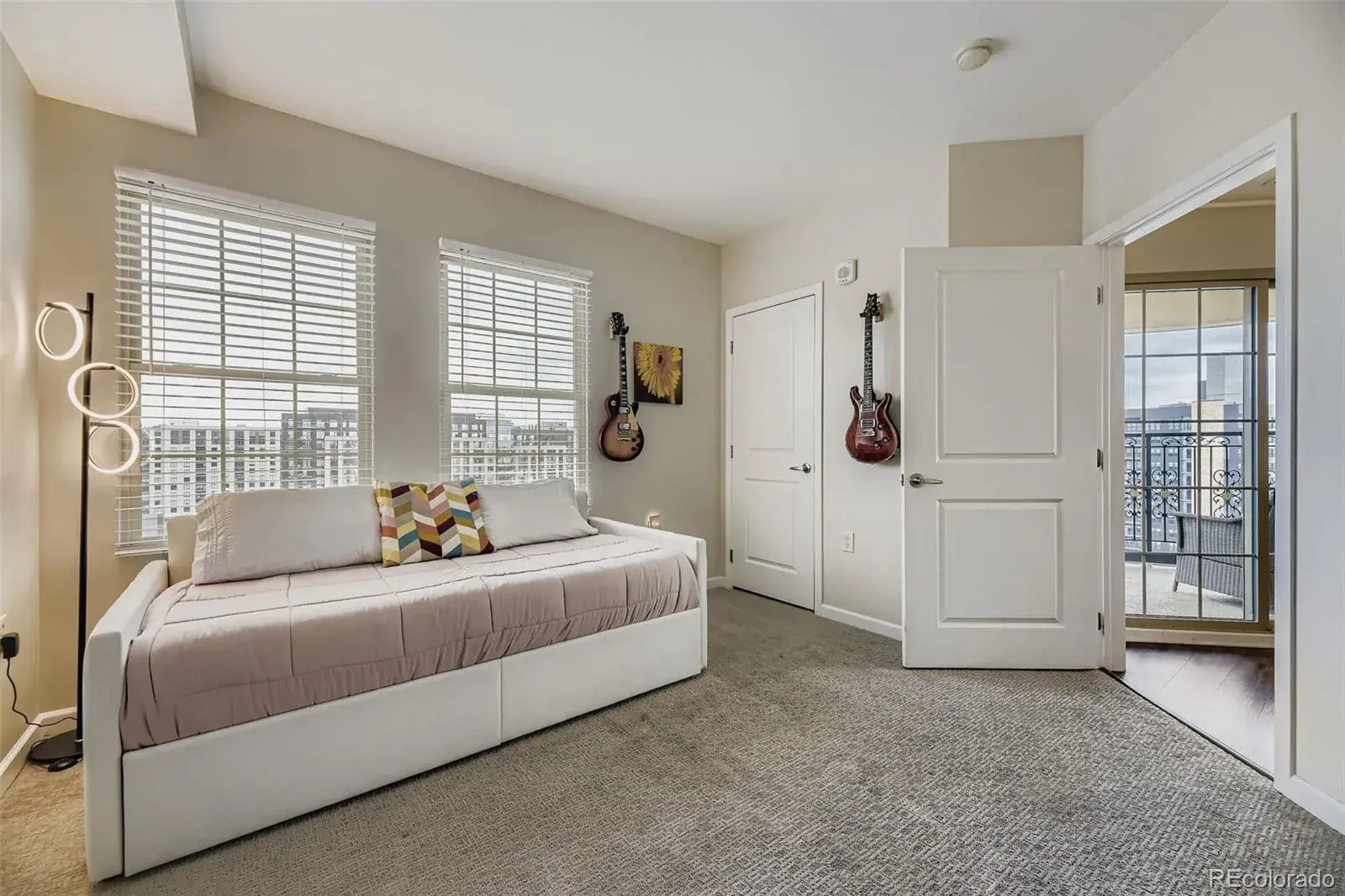 10102025183004 1600 22