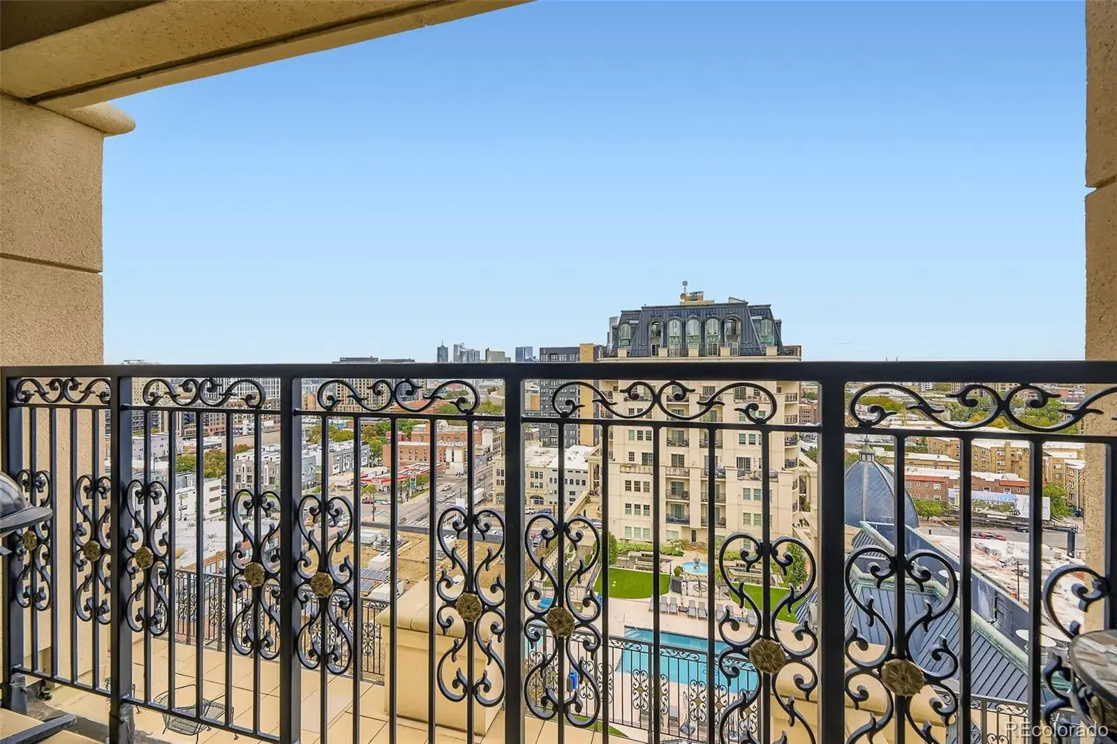 10102025183004 1600 28