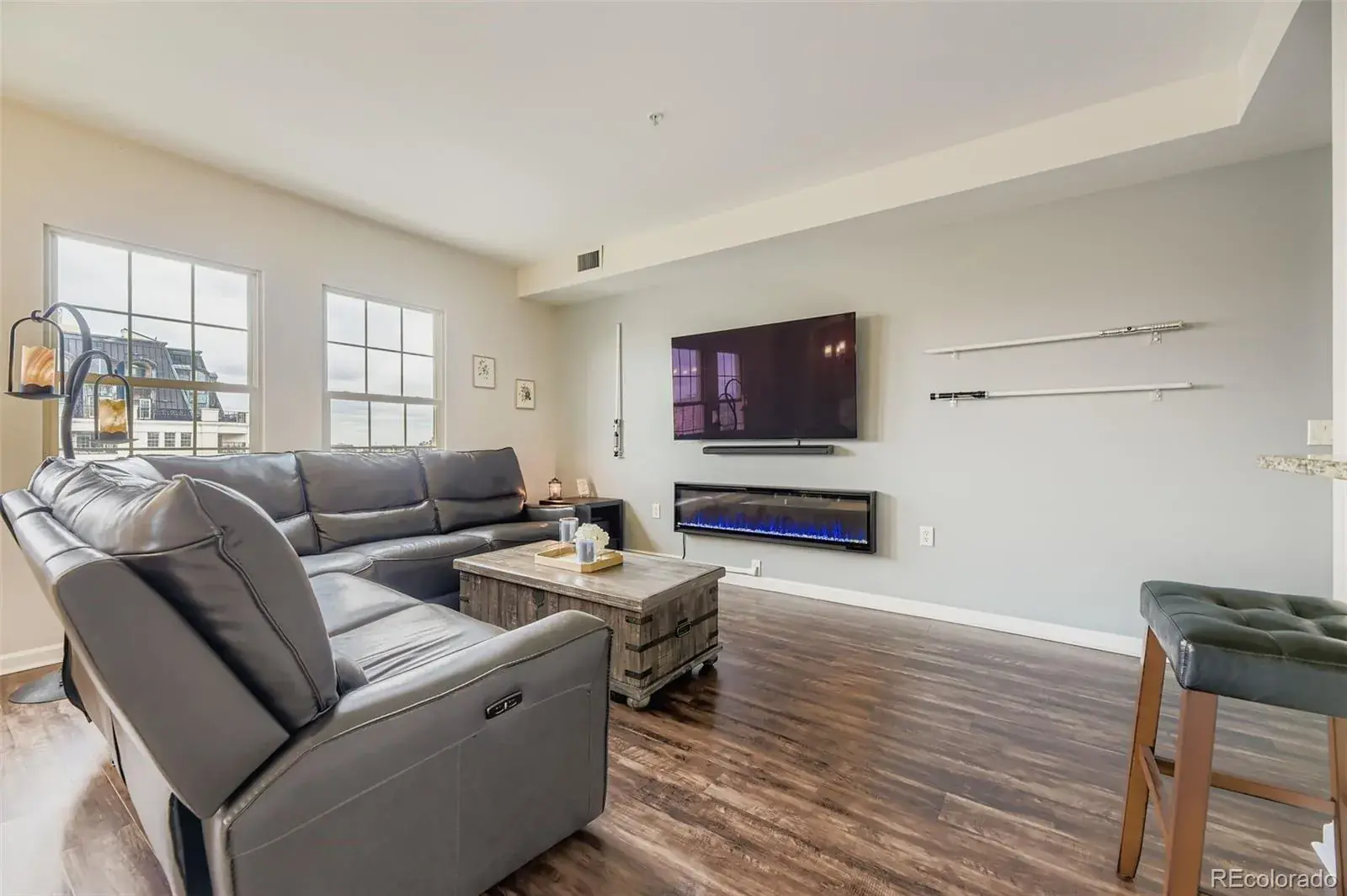 10102025183004 1600 6