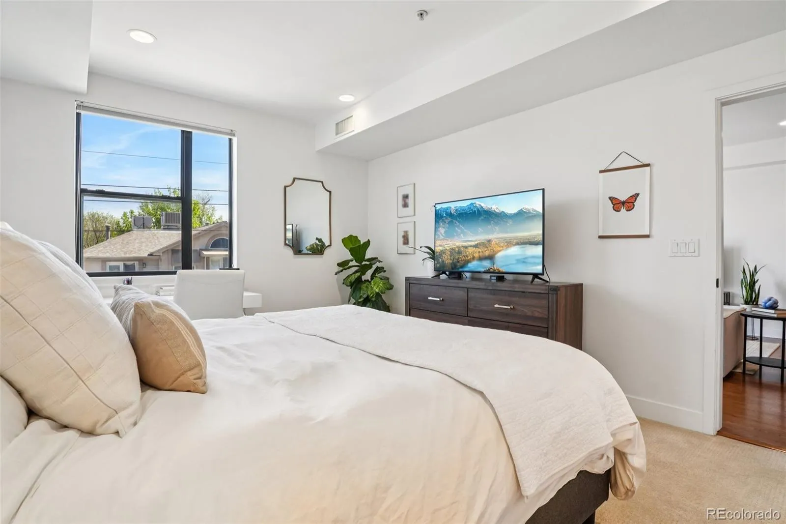 04142026193538 1600 14