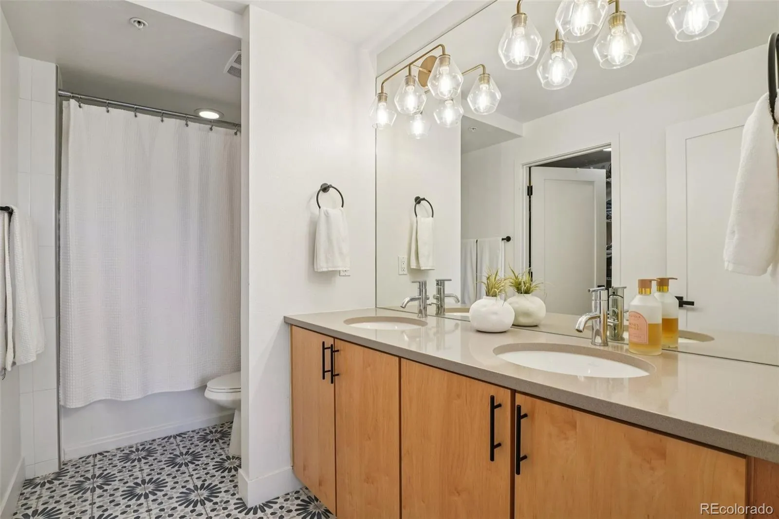 04142026193538 1600 17