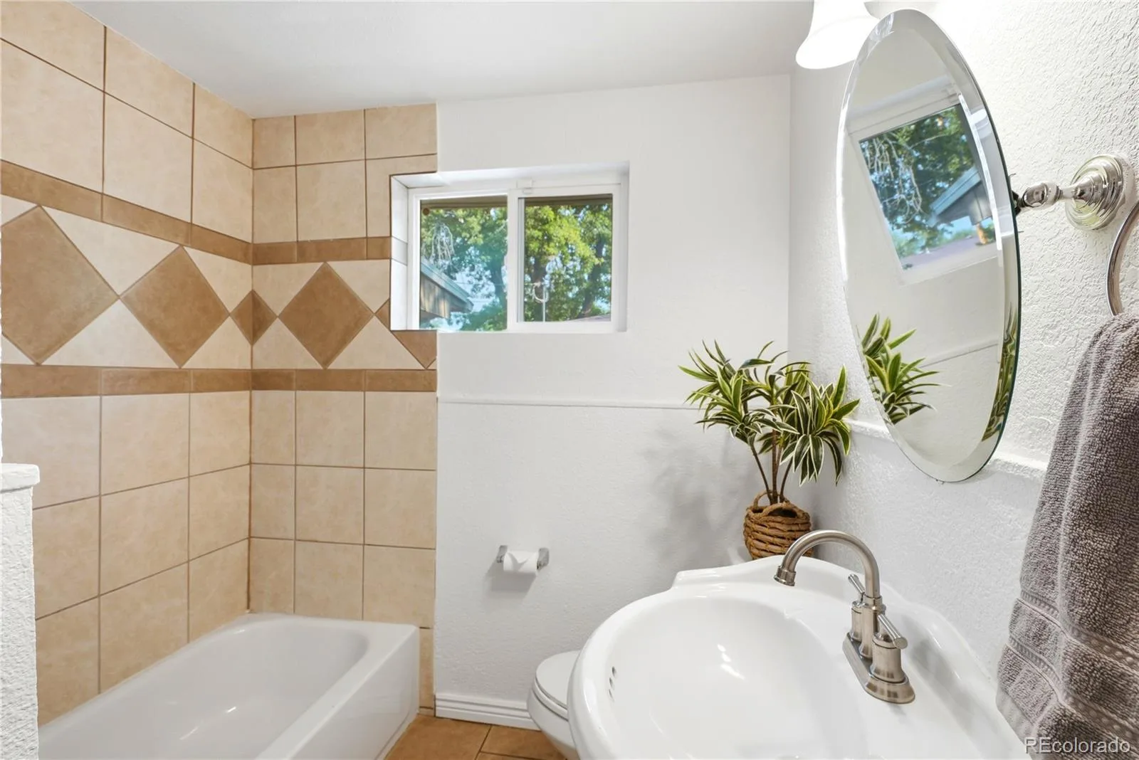 5520 E Thrill Place Denver CO 80207 MLS #REC5400806 07092026163958 1600 21