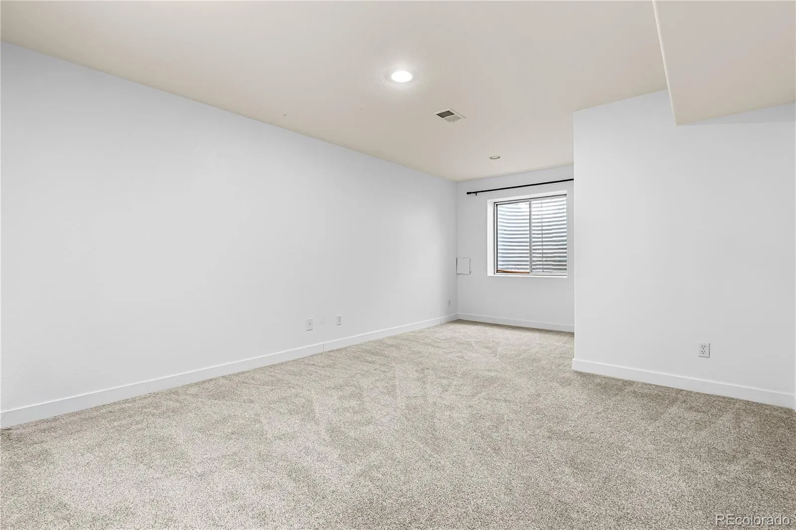 12039 W 52nd Place #2 Arvada CO 80002 MLS #REC5410513 05152026195914 1600 35