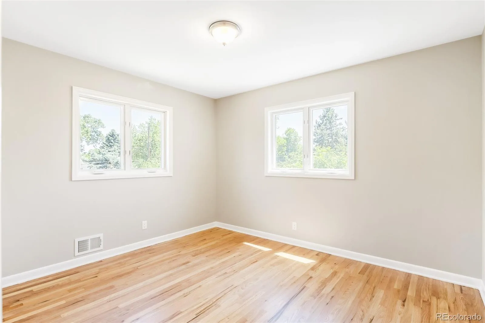 6570 S High Street Centennial CO 80121 MLS #REC5417607 06122026215615 1600 31