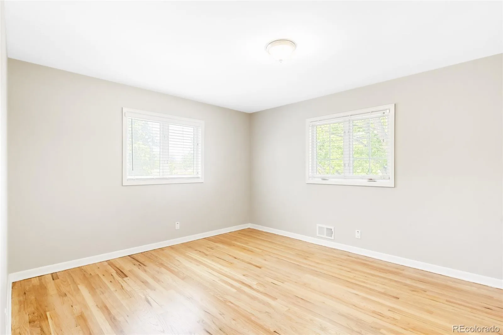 6570 S High Street Centennial CO 80121 MLS #REC5417607 06122026215615 1600 33