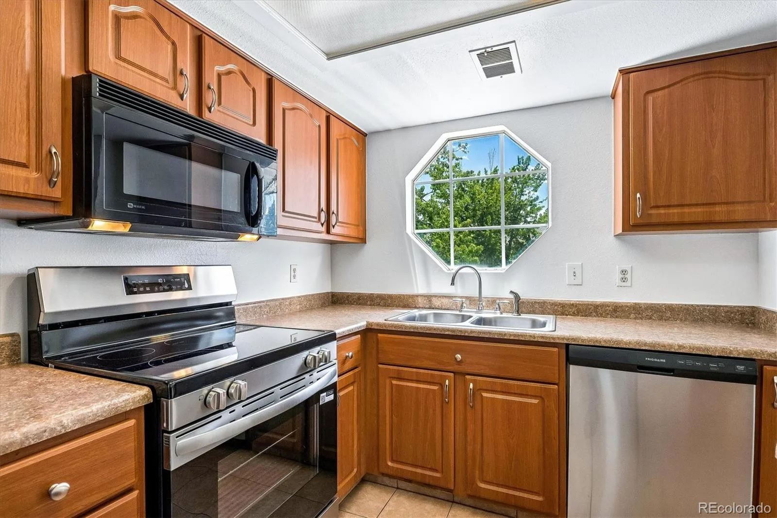 12583 E Pacific Circle #D Aurora CO 80014 MLS #REC5418440 05212026184359 1600 7