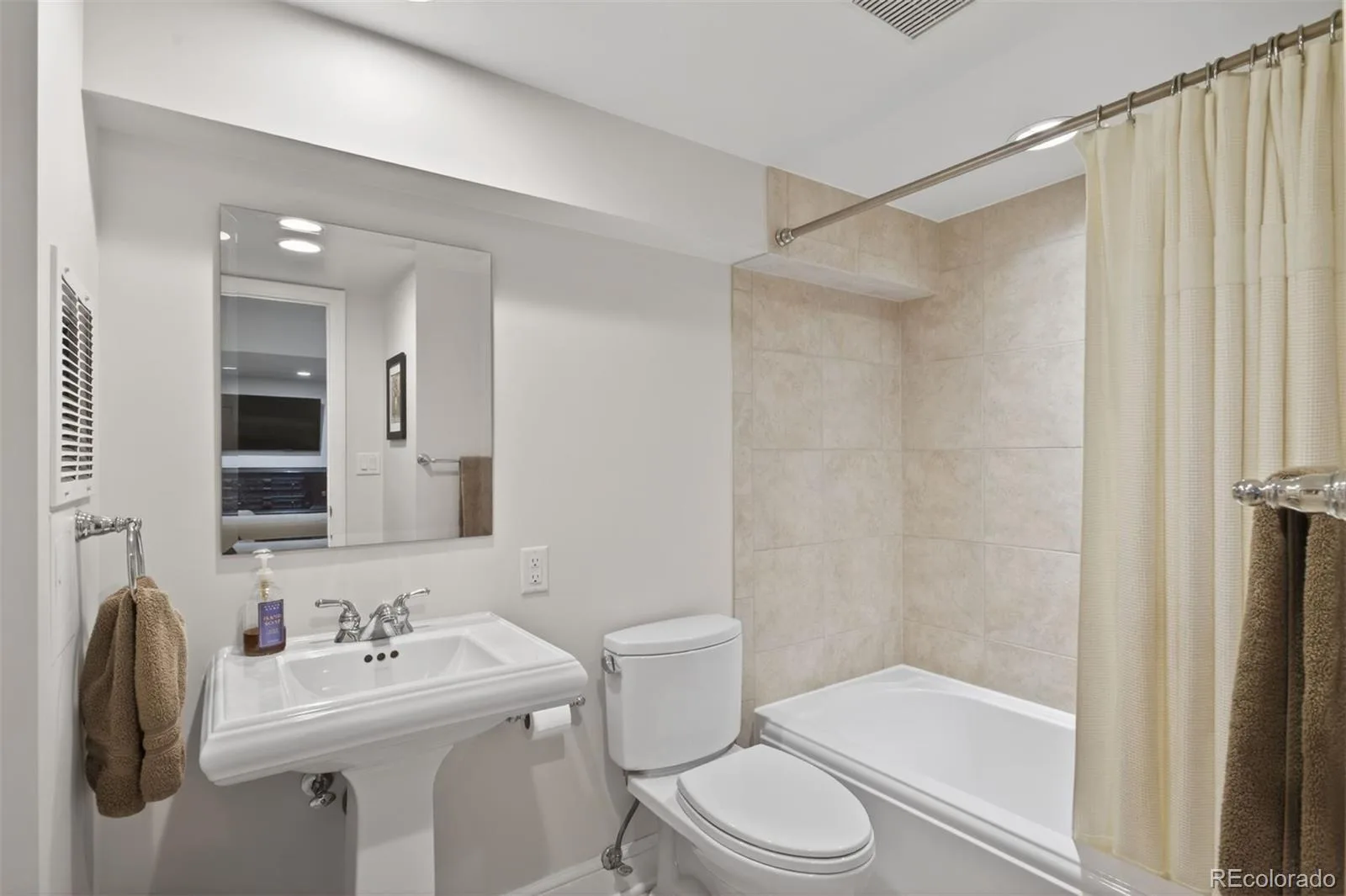 395 Albion Street Denver CO 80220 MLS #REC5419868 06102026211910 1600 34